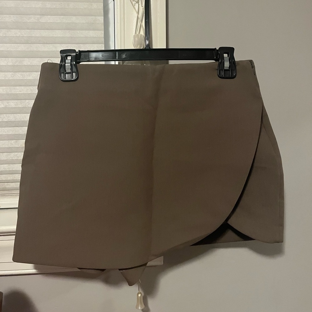 Zara taupe skort
